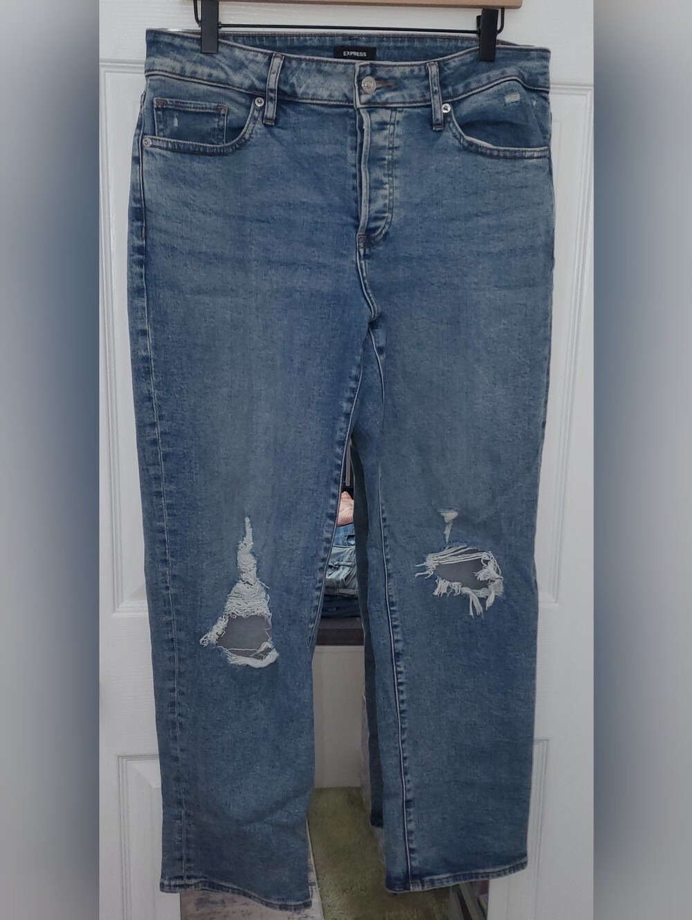 Express Women's Distressed Medium Wash Jeans